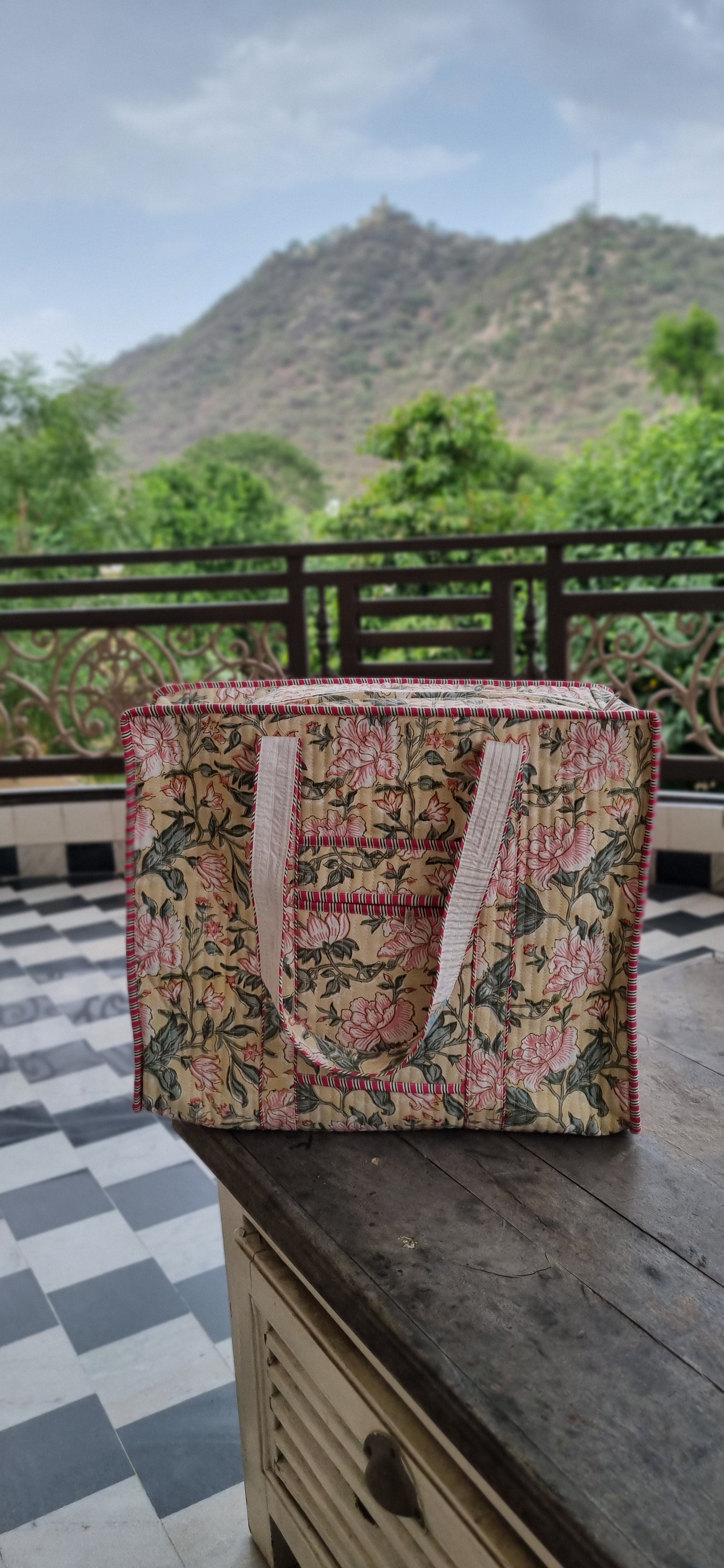 Buttercup Bloom Tote – Ginny and Daughters